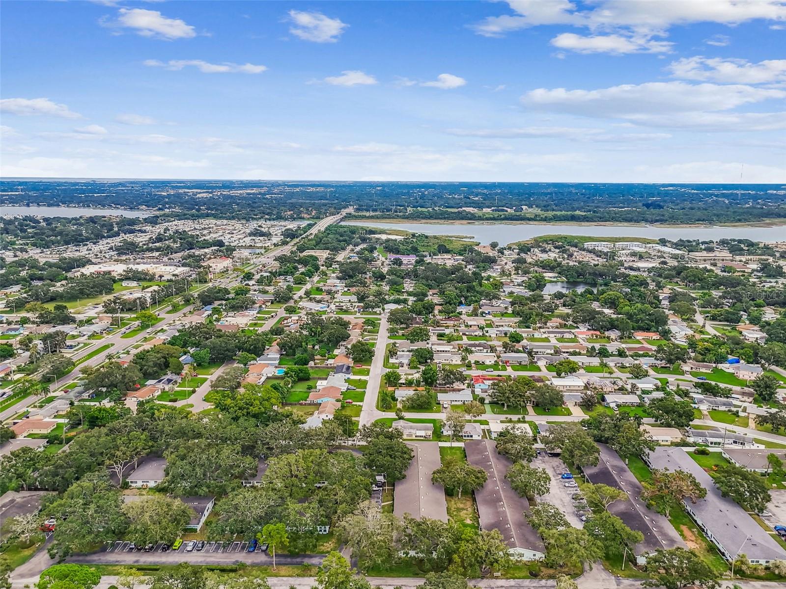 TWIN OAKS APTS - Residential