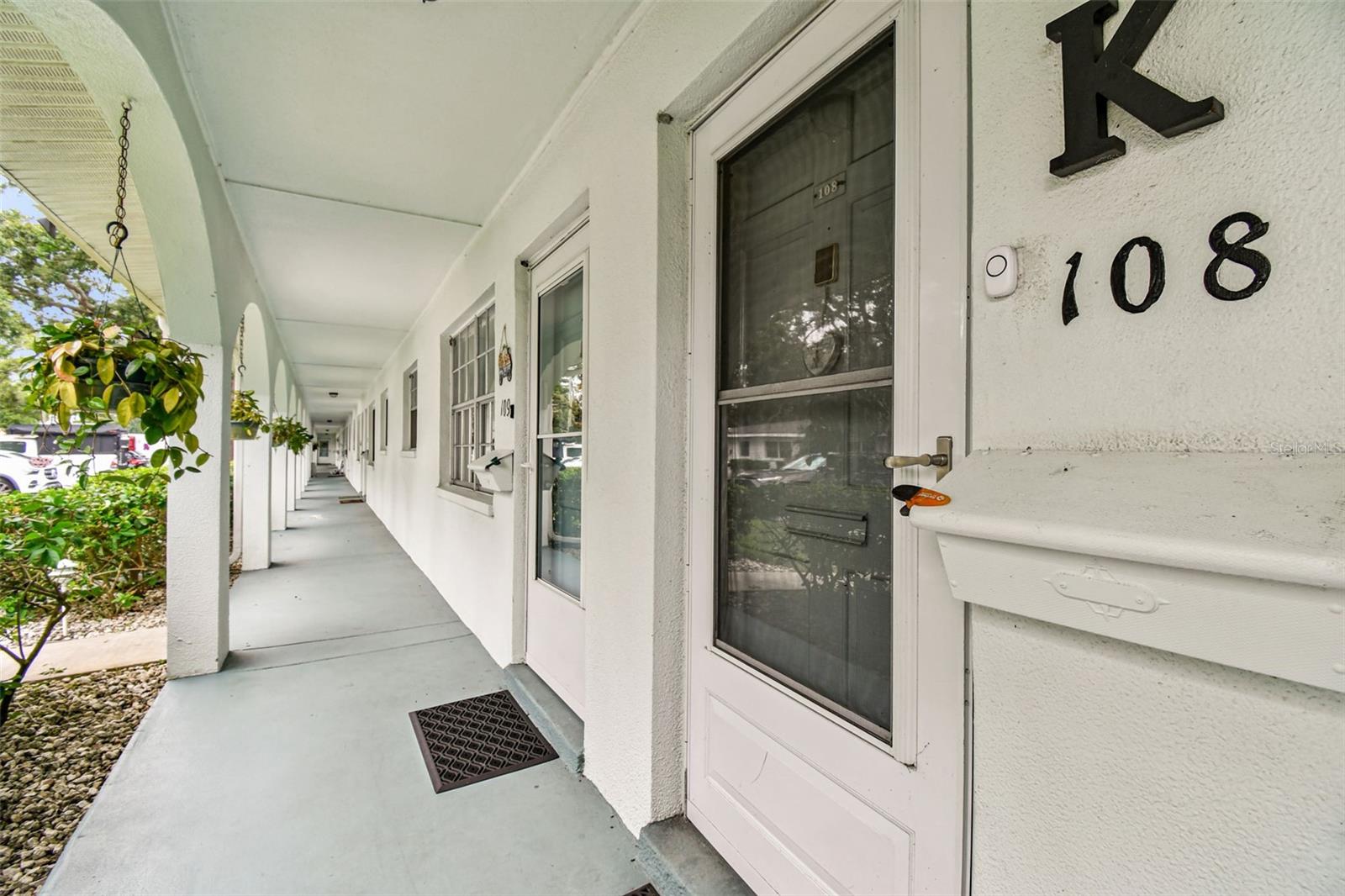 TWIN OAKS APTS - Residential