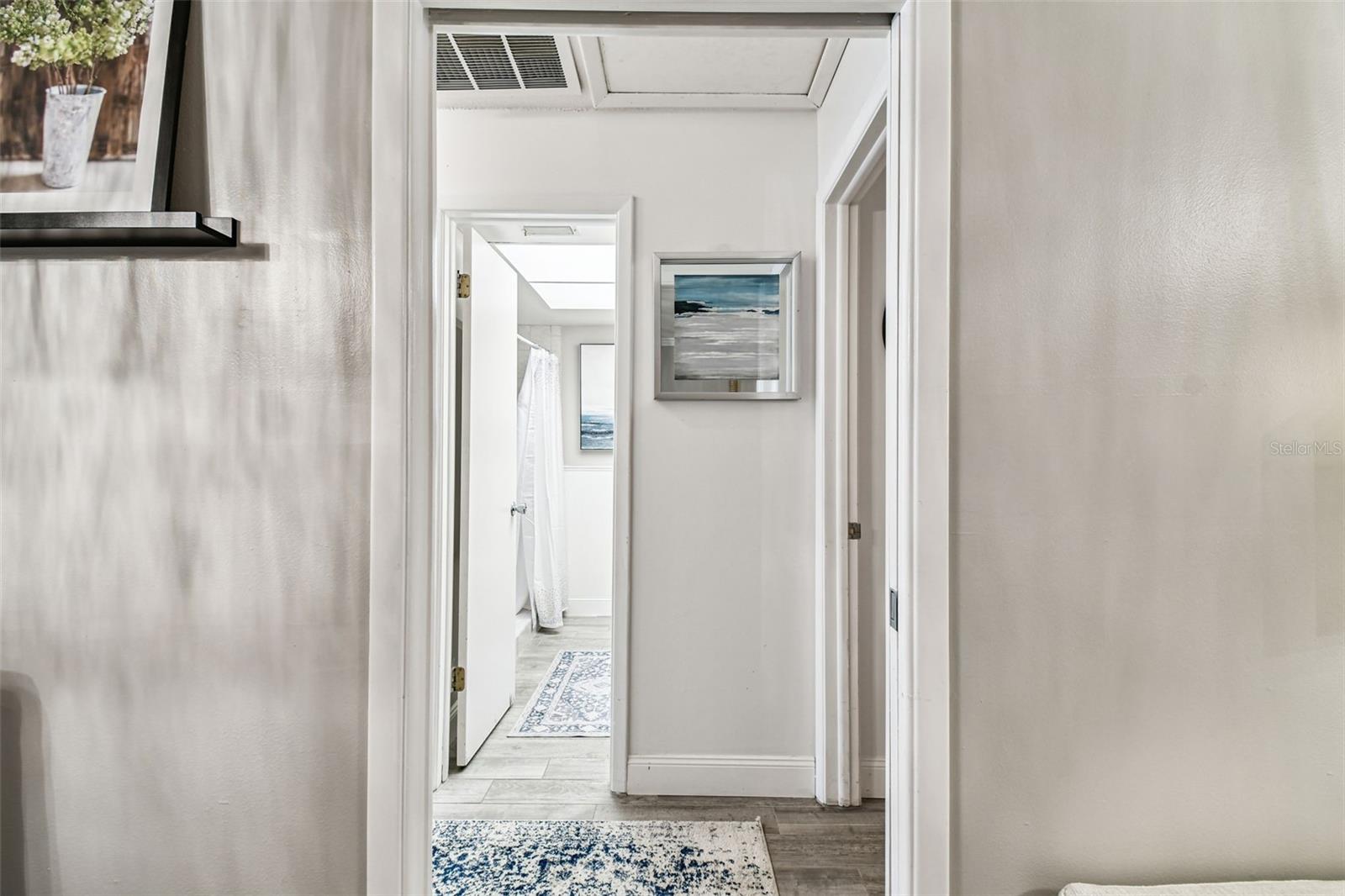 TWIN OAKS APTS - Residential