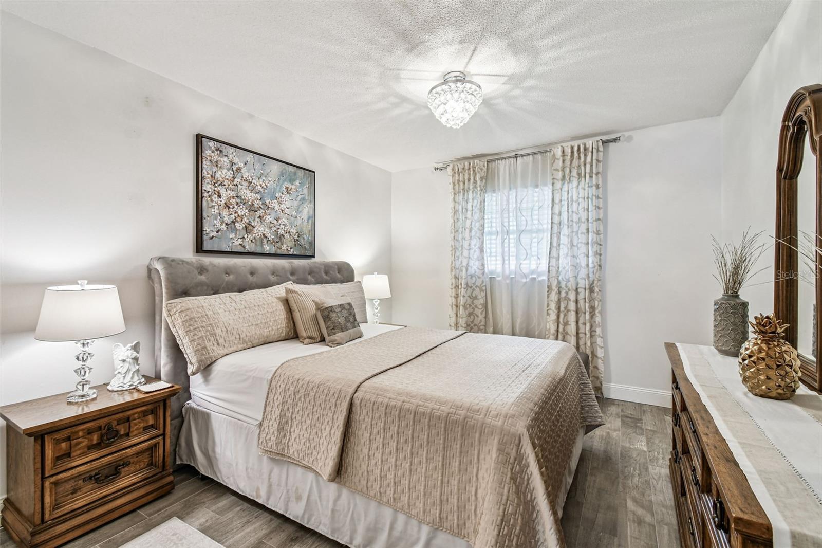 TWIN OAKS APTS - Residential