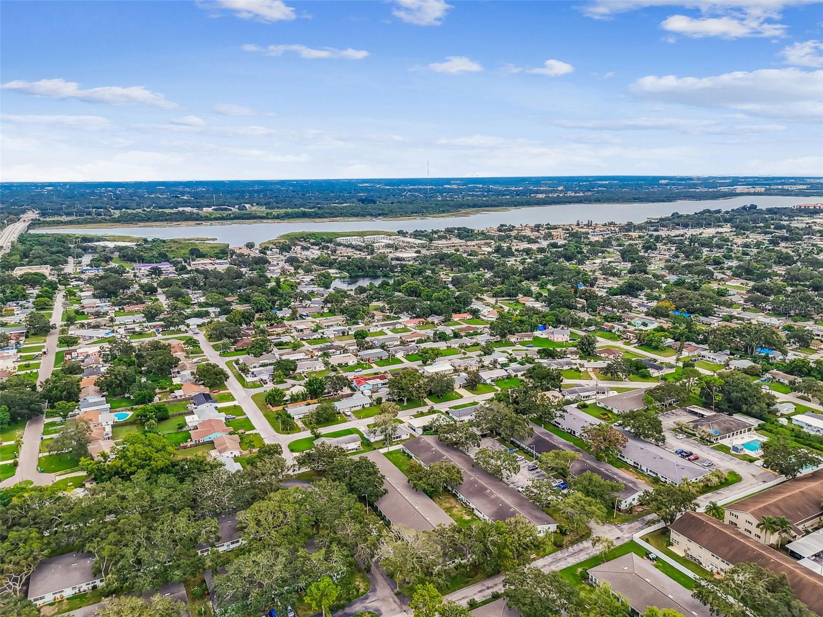 TWIN OAKS APTS - Residential