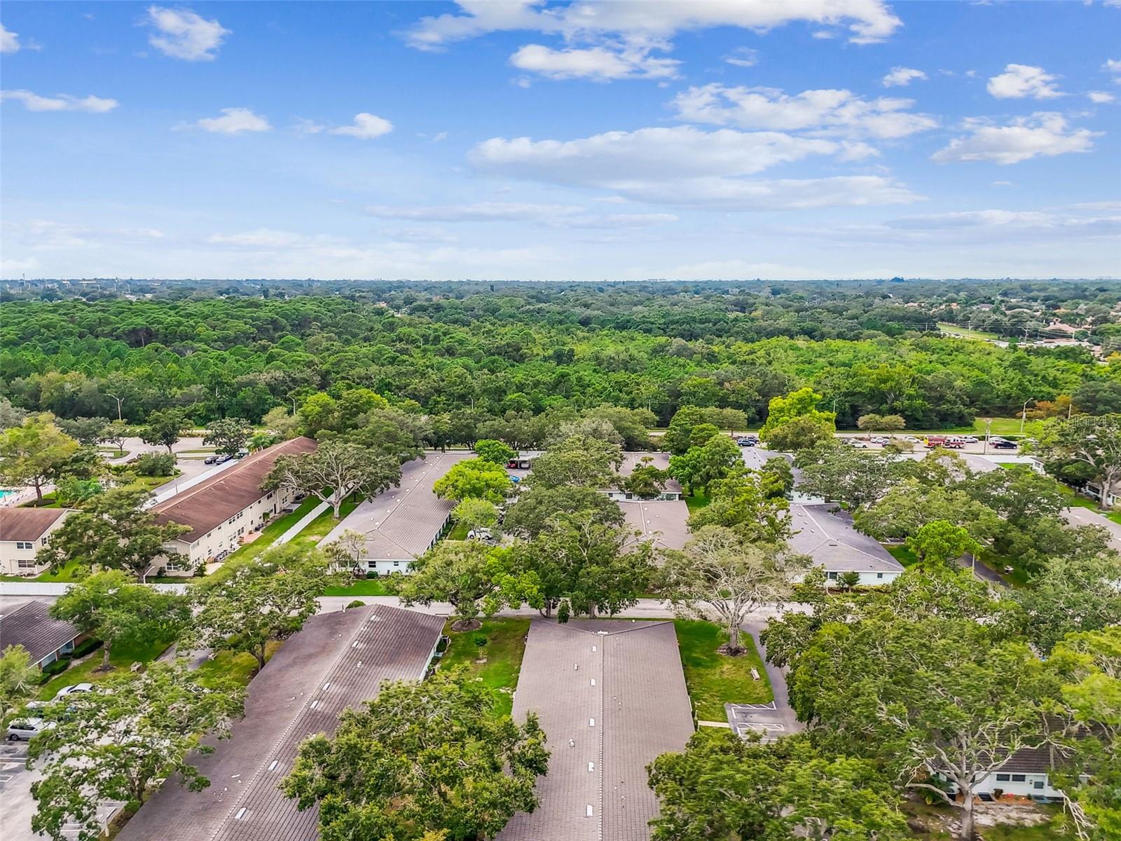 TWIN OAKS APTS - Residential