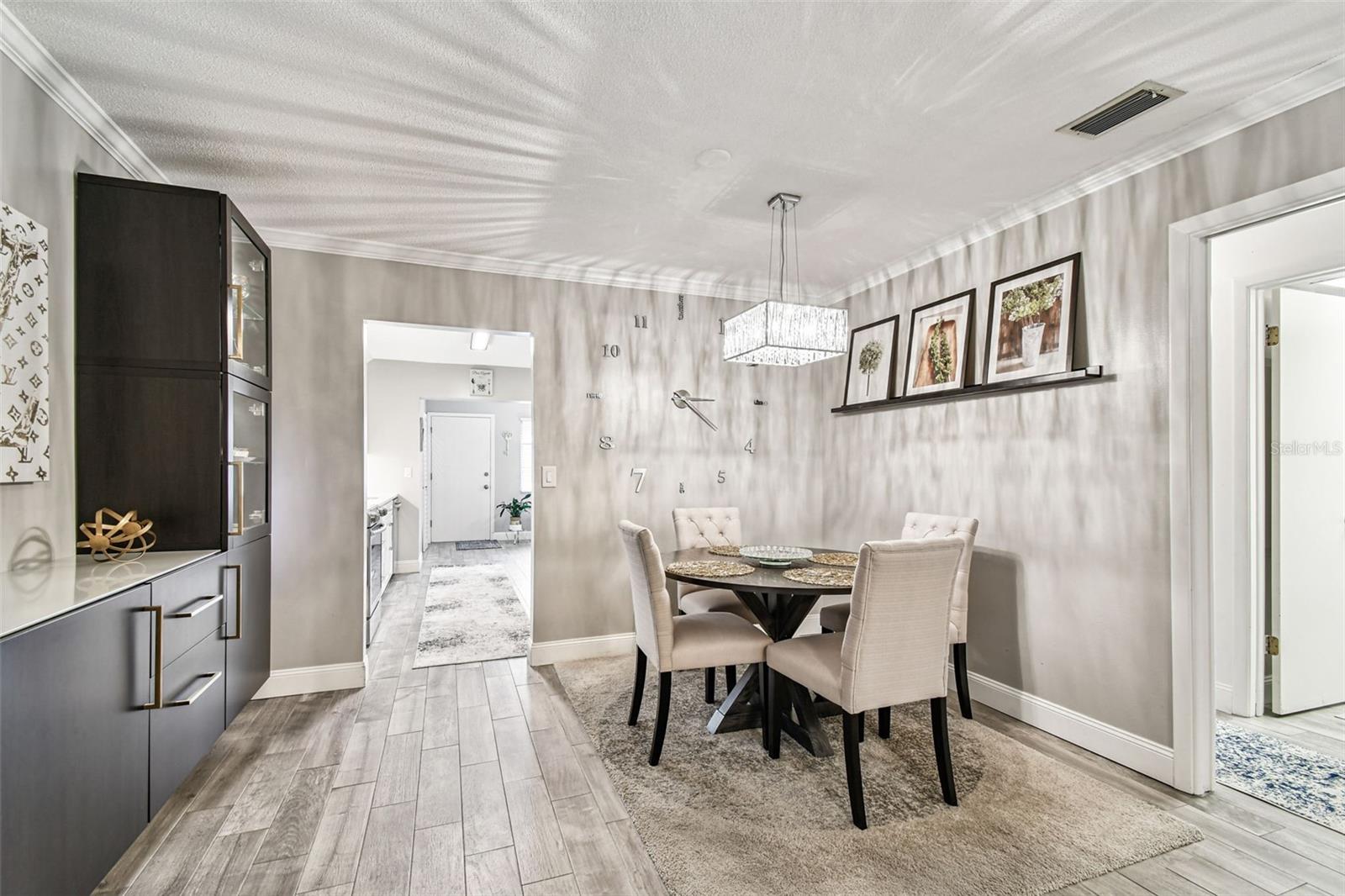 TWIN OAKS APTS - Residential