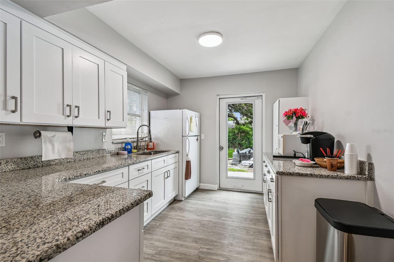 TWIN OAKS APTS - Residential