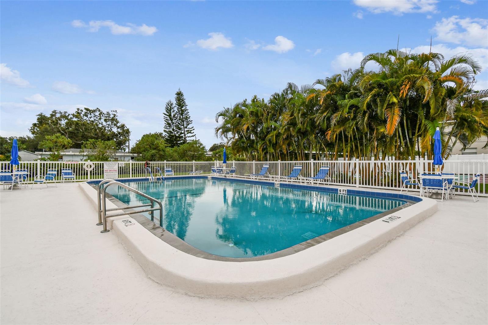 TWIN OAKS APTS - Residential
