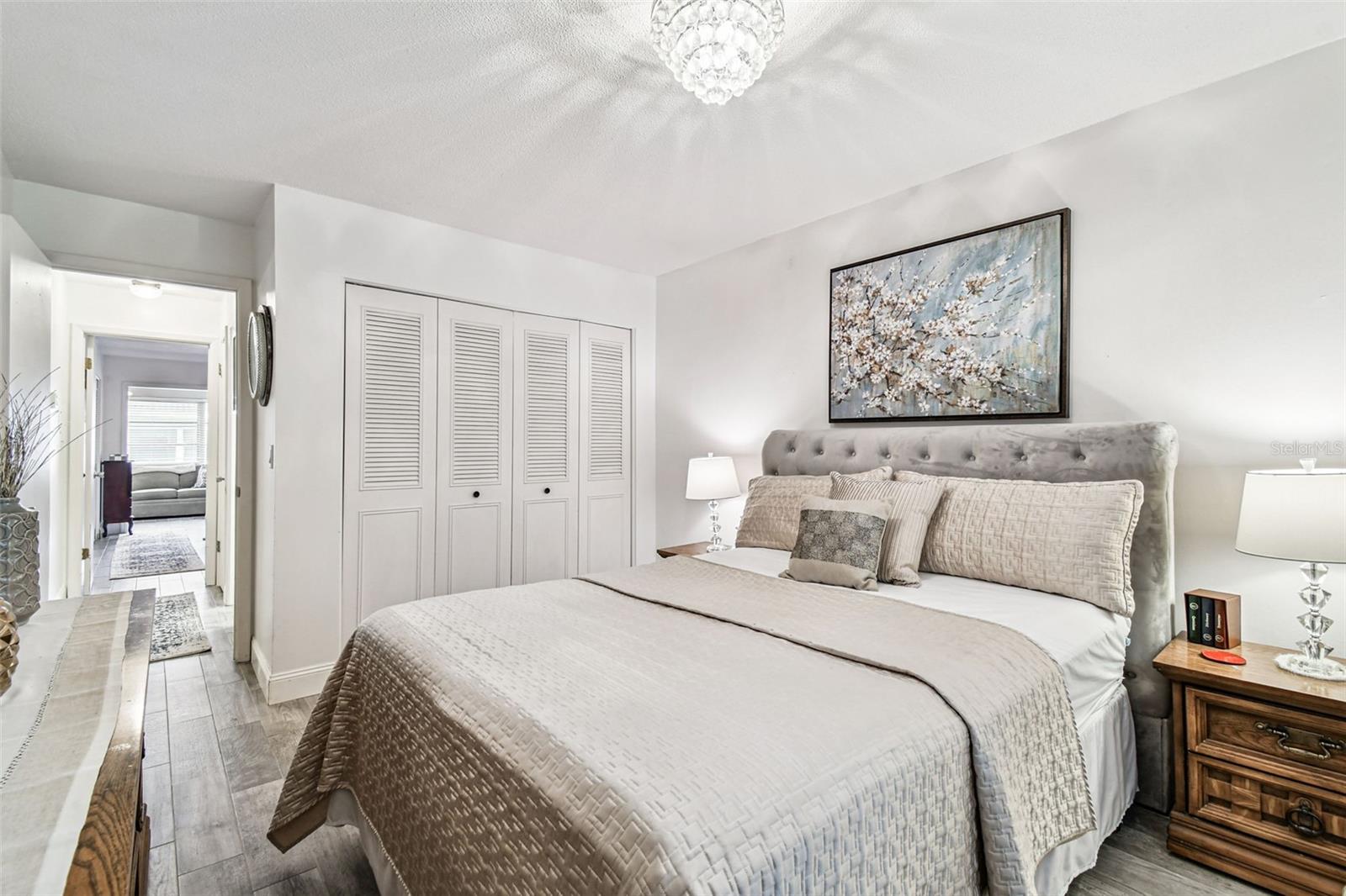 TWIN OAKS APTS - Residential
