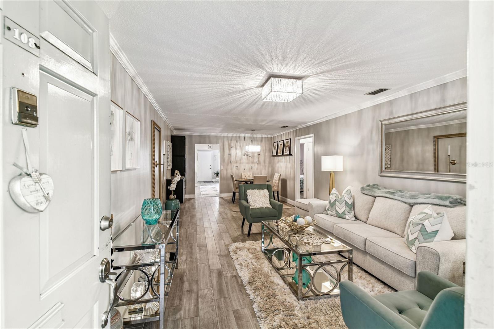 TWIN OAKS APTS - Residential
