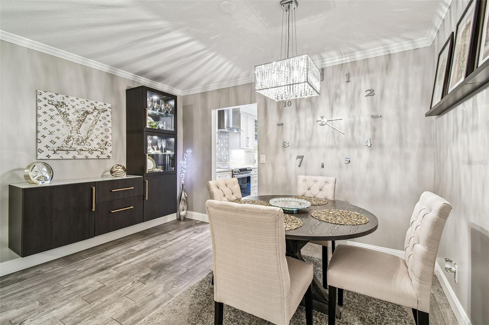 TWIN OAKS APTS - Residential