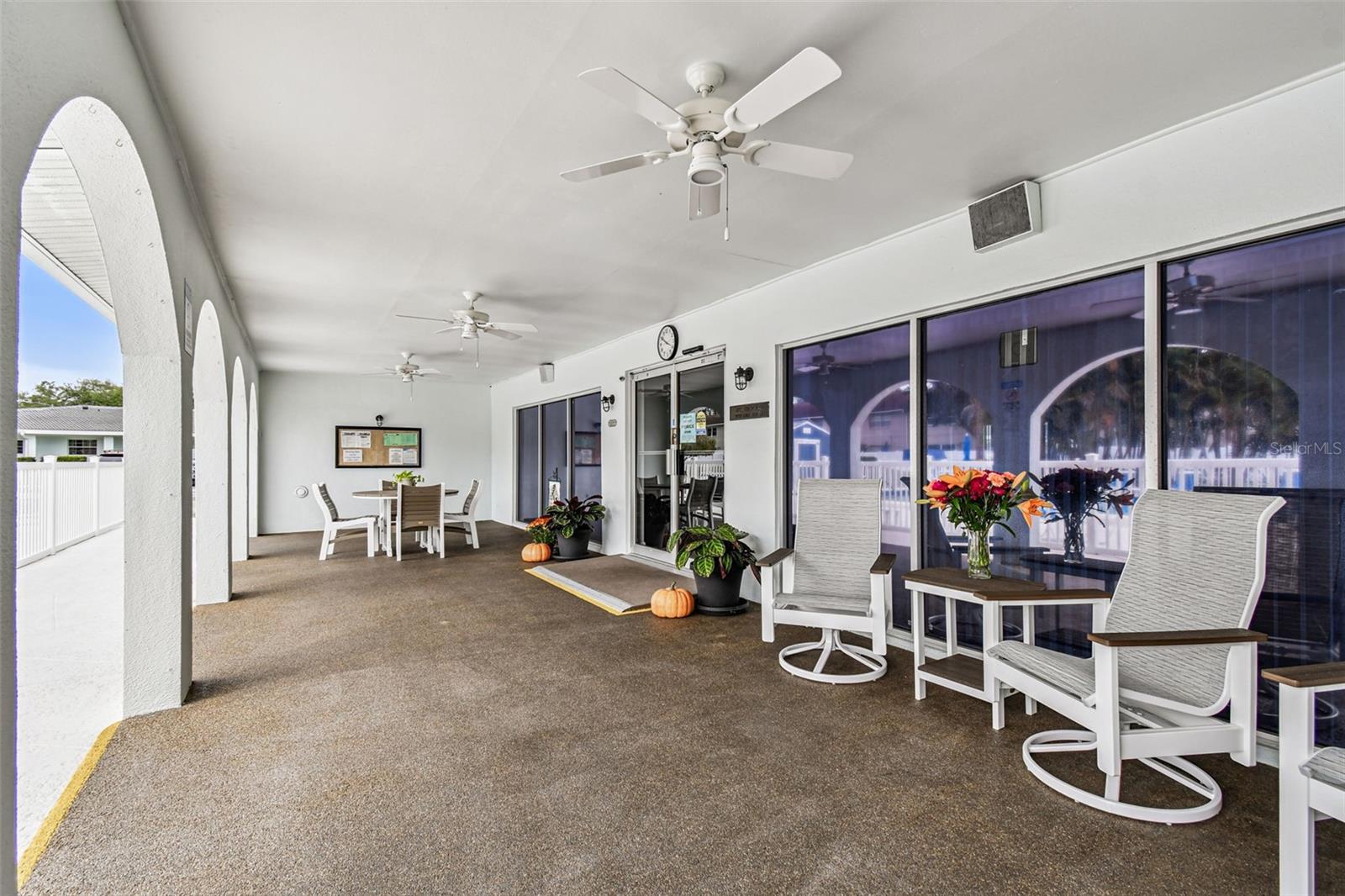 TWIN OAKS APTS - Residential
