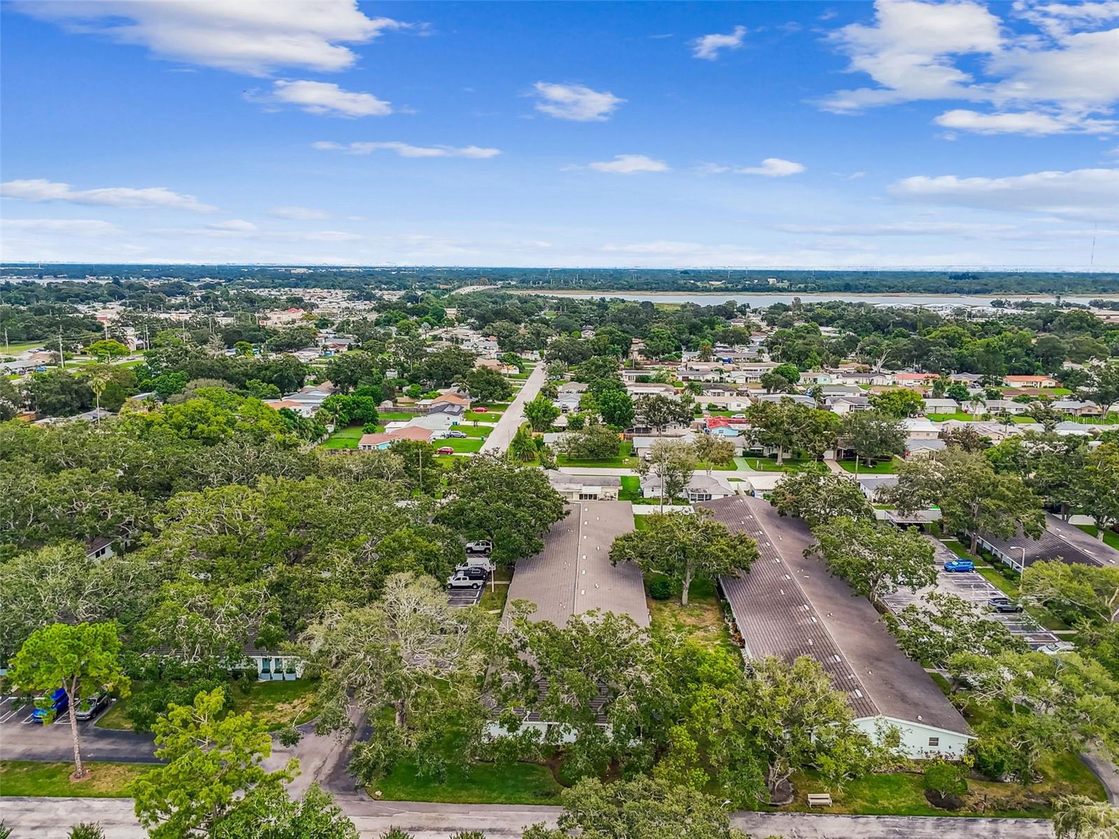 TWIN OAKS APTS - Residential