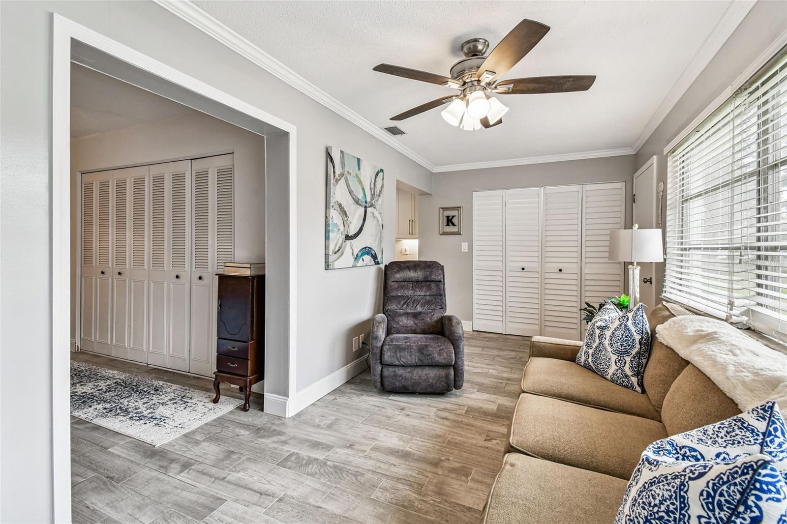TWIN OAKS APTS - Residential