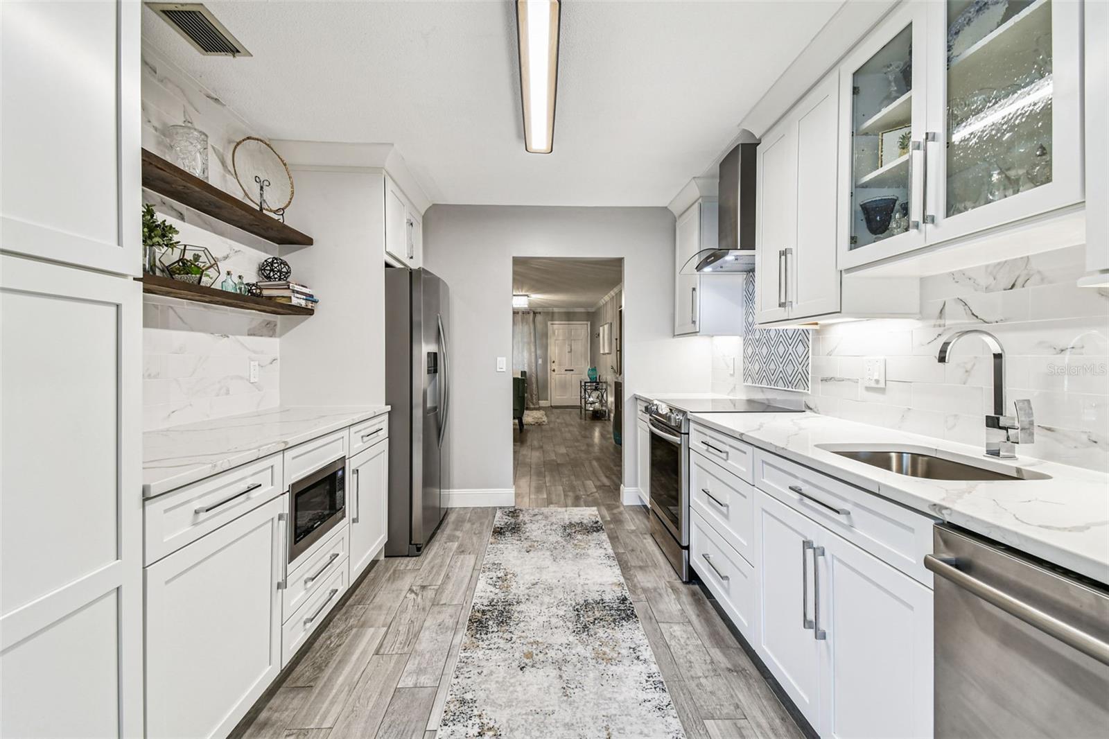 TWIN OAKS APTS - Residential