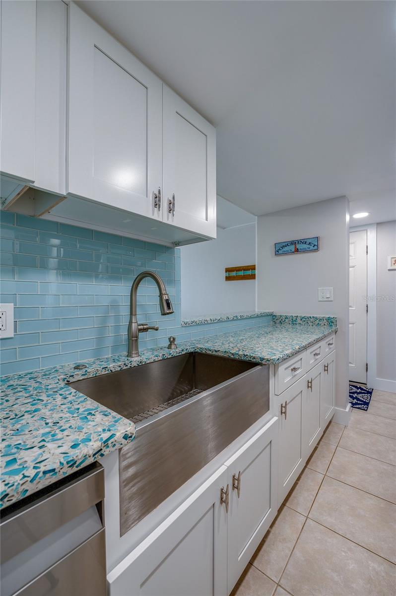 EAST WIND SOUTH & NORTH - Residential