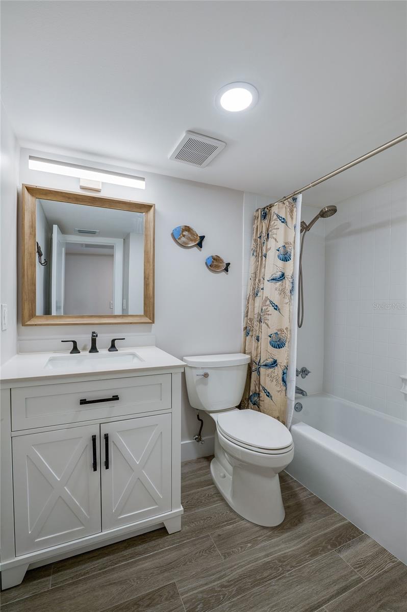 EAST WIND SOUTH & NORTH - Residential