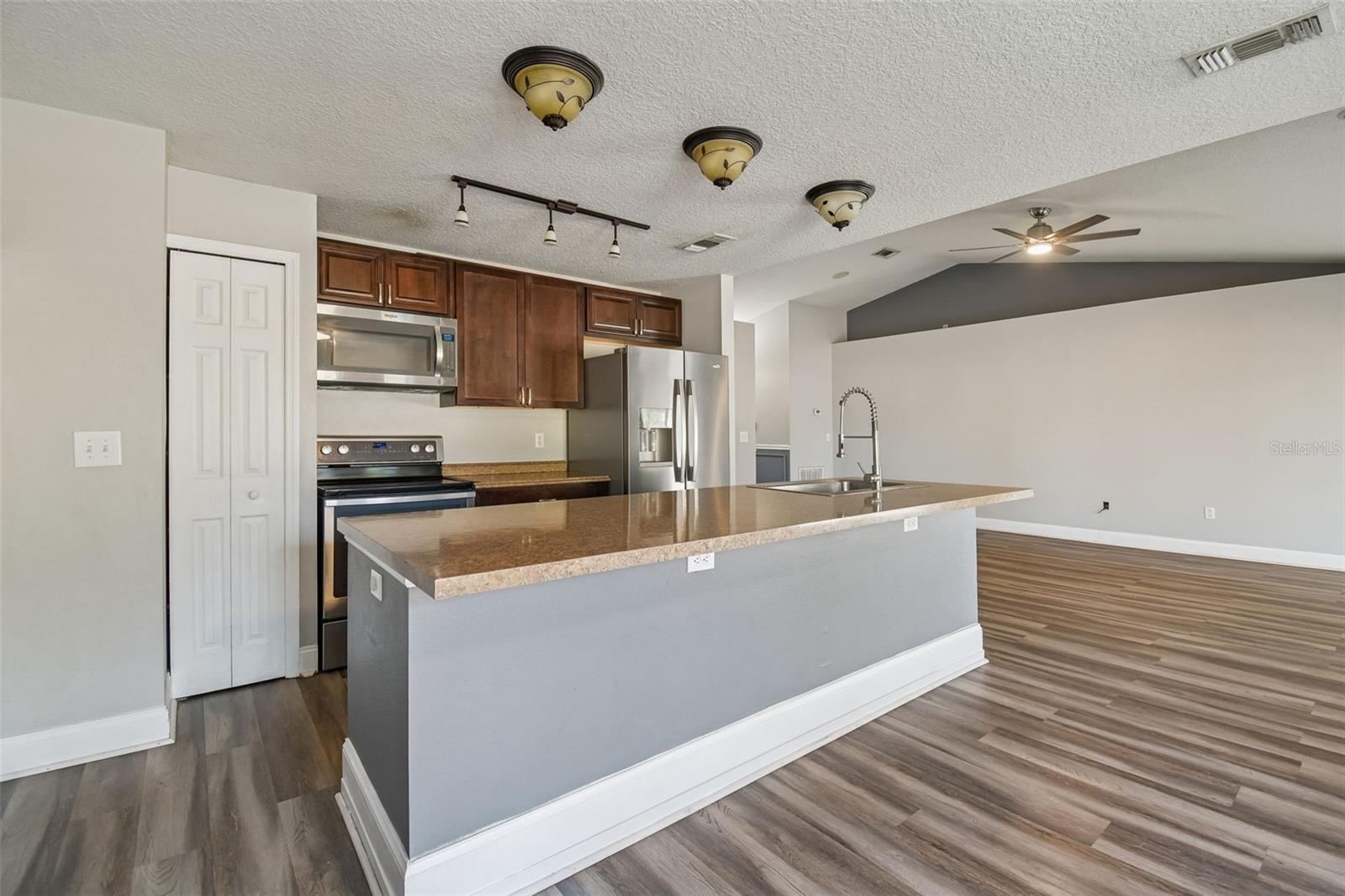 FOX RIDGE - Residential