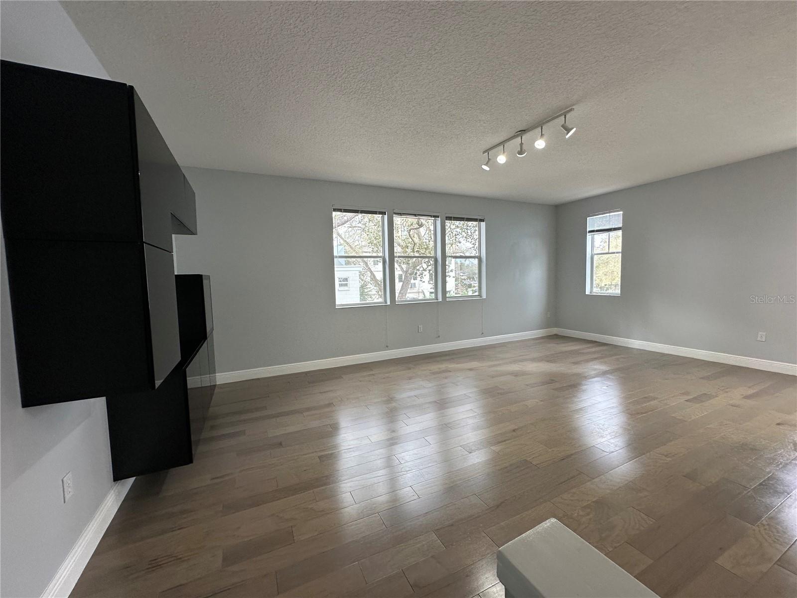 2900 W AZEELE STREET H