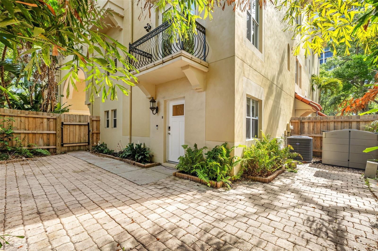 VILLA QUERICA TWNHMS - Residential