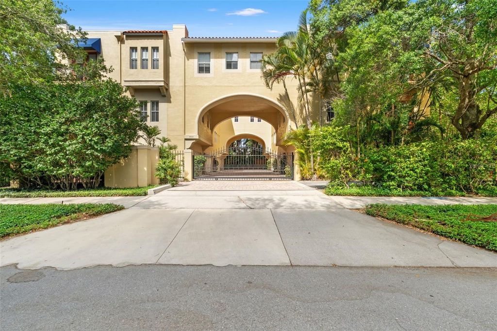 Photo of 3010 W Stovall Street #H, Tampa, FL 33629 (MLS # TB8500169)