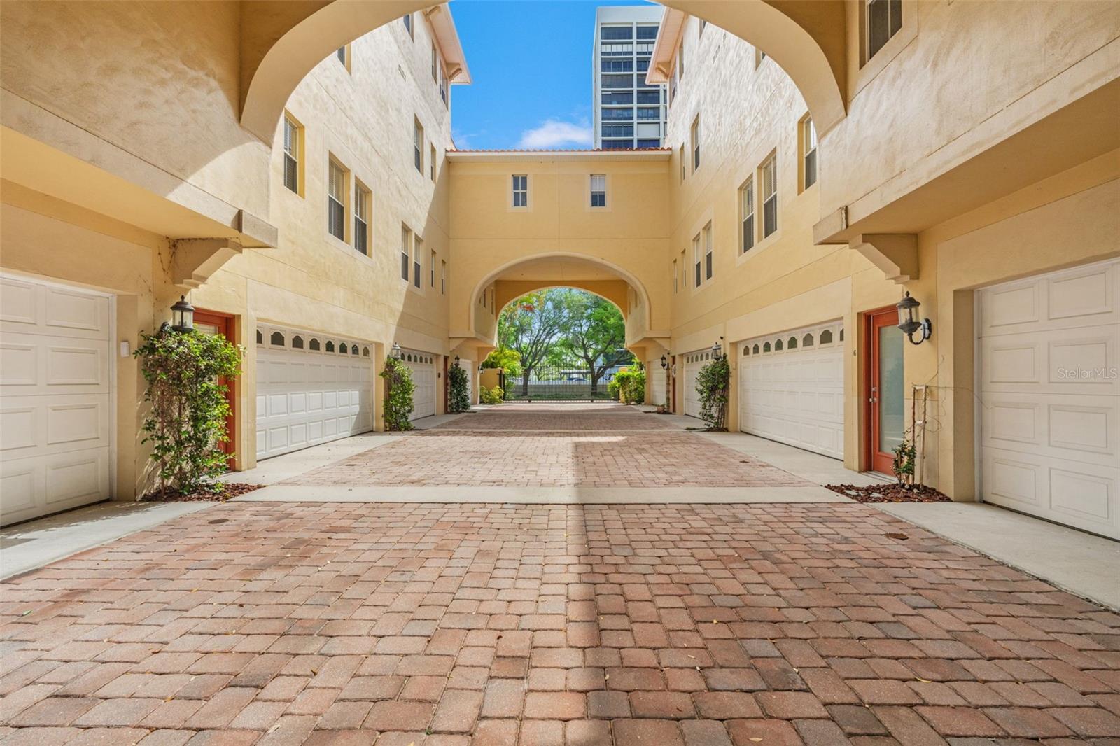 VILLA QUERICA TWNHMS - Residential