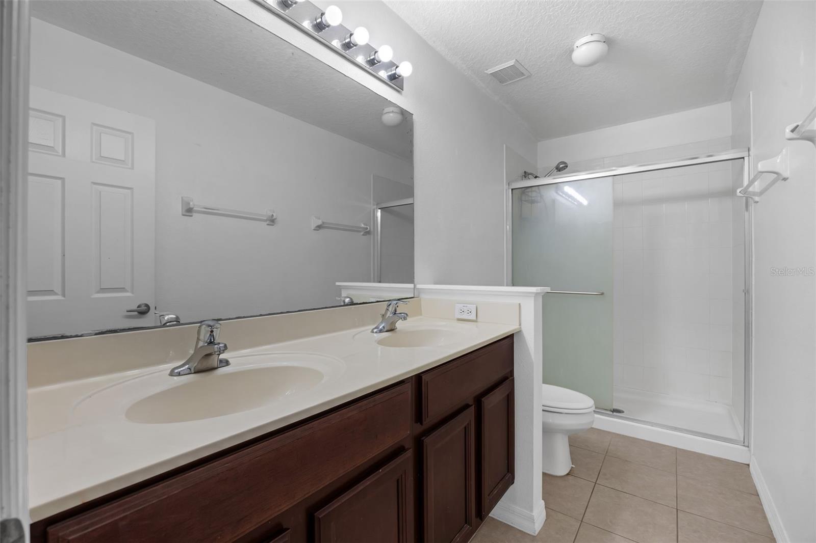 HAWTHORNE GLEN TWNHMS - Residential