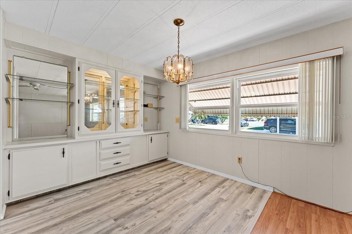 PALM LAKE ESTATES - Residential