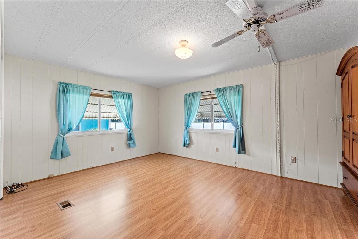 PALM LAKE ESTATES - Residential