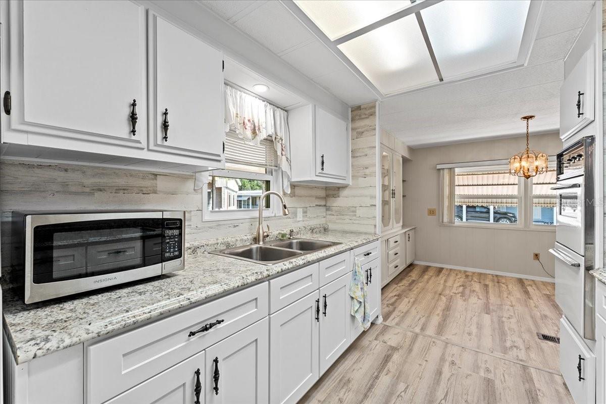 PALM LAKE ESTATES - Residential