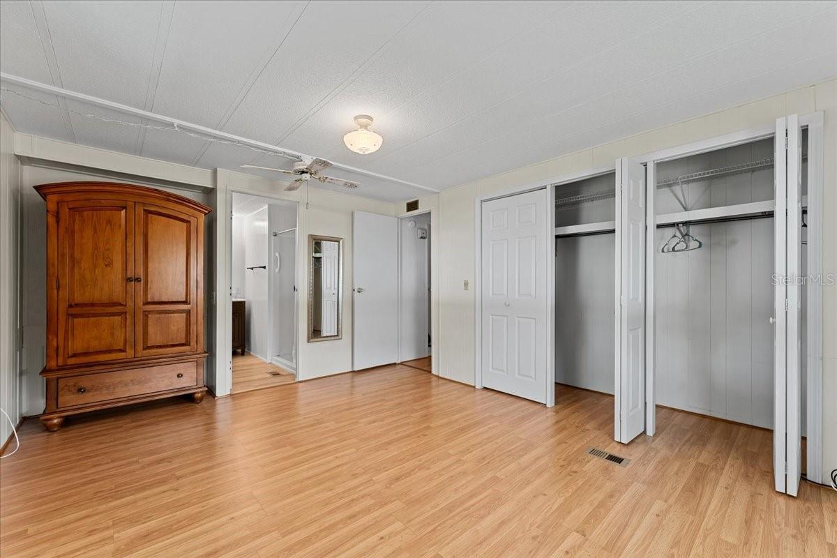 PALM LAKE ESTATES - Residential