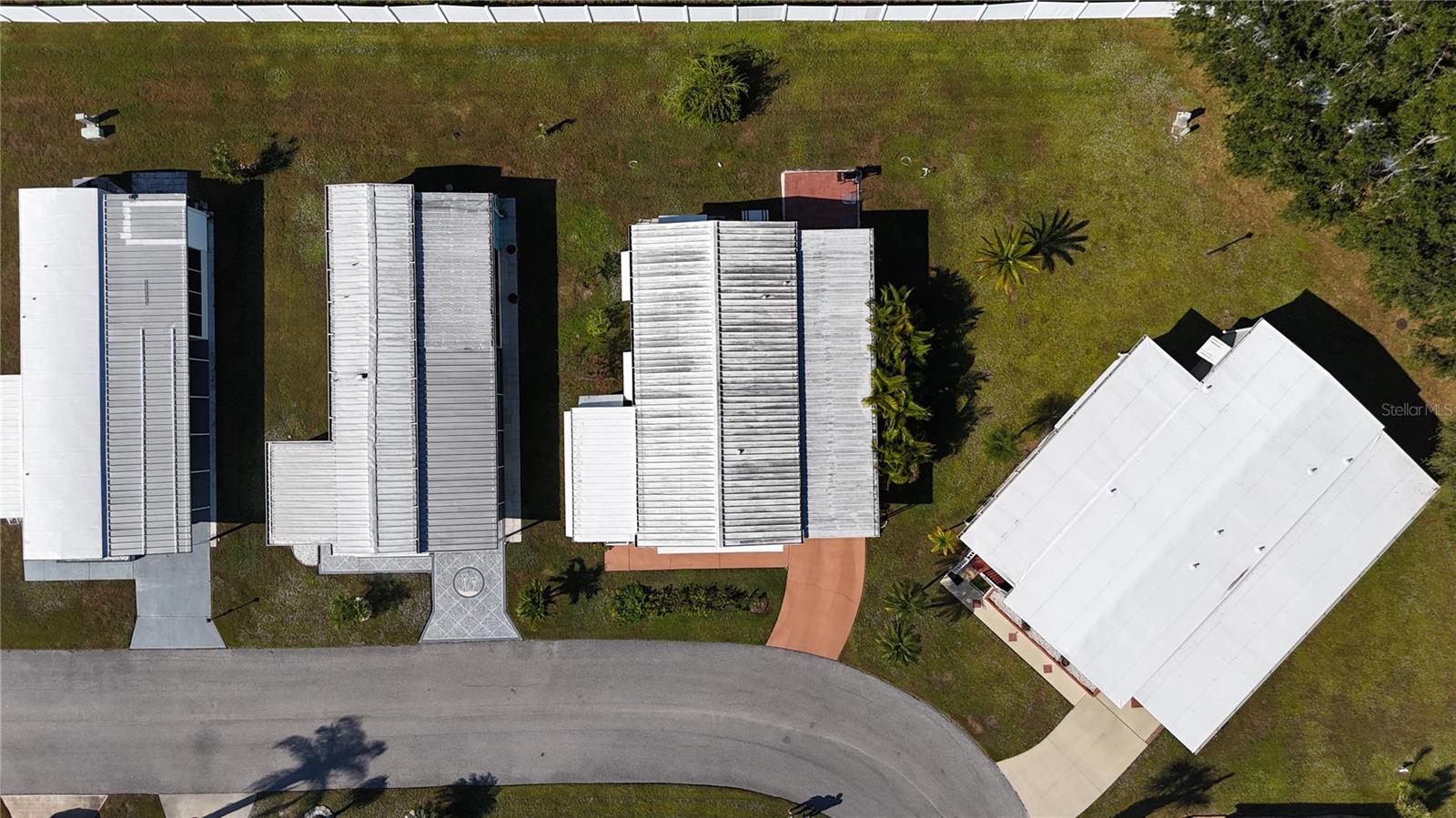 PALM LAKE ESTATES - Residential