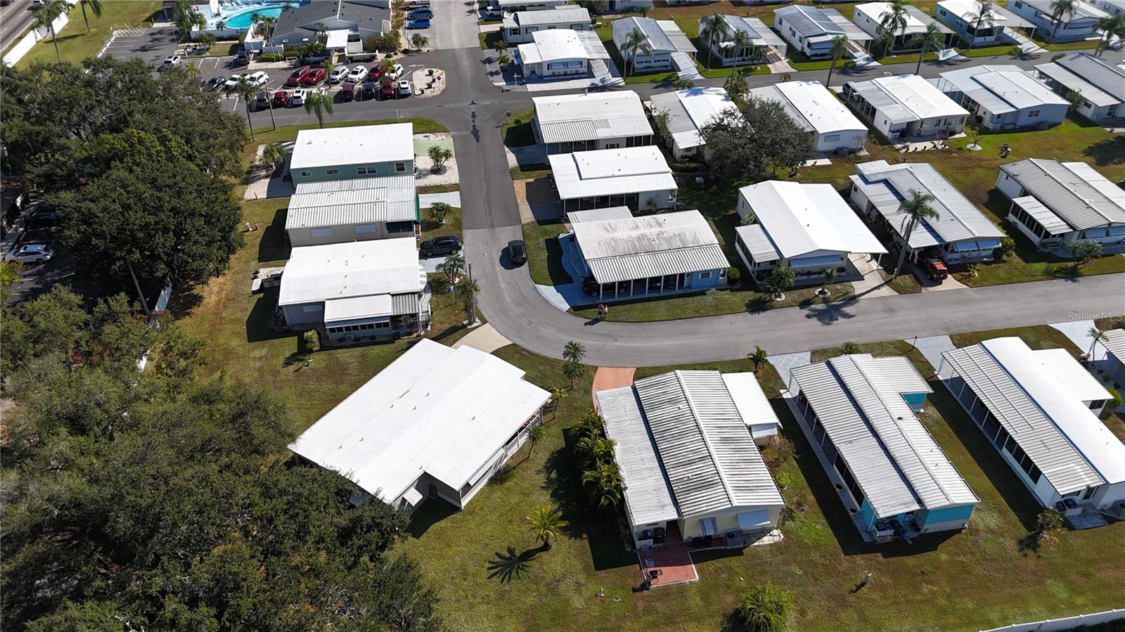 PALM LAKE ESTATES - Residential