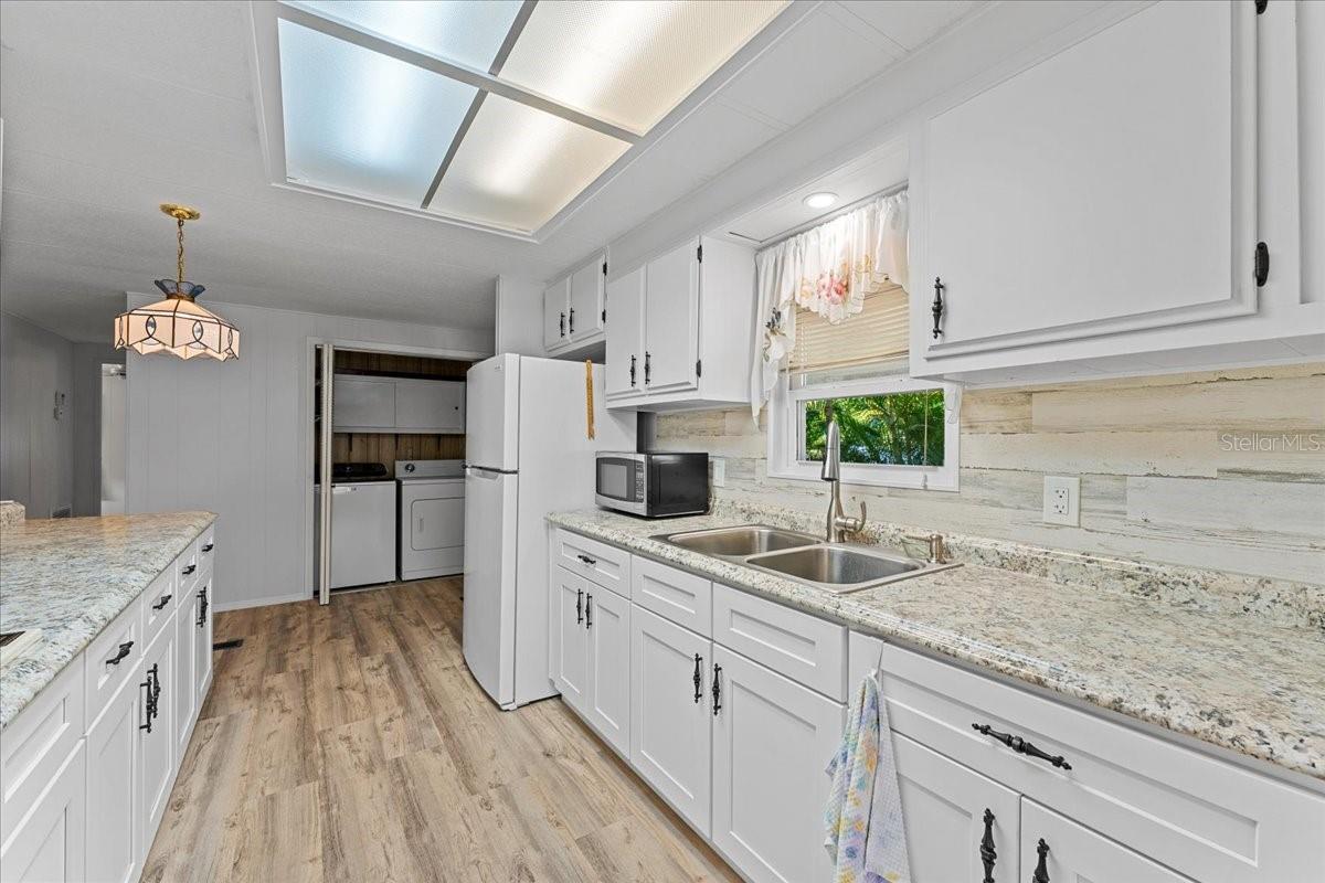 PALM LAKE ESTATES - Residential