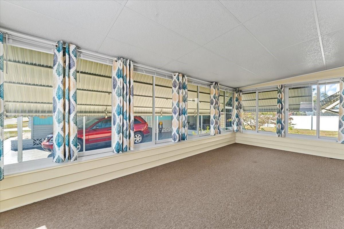 PALM LAKE ESTATES - Residential