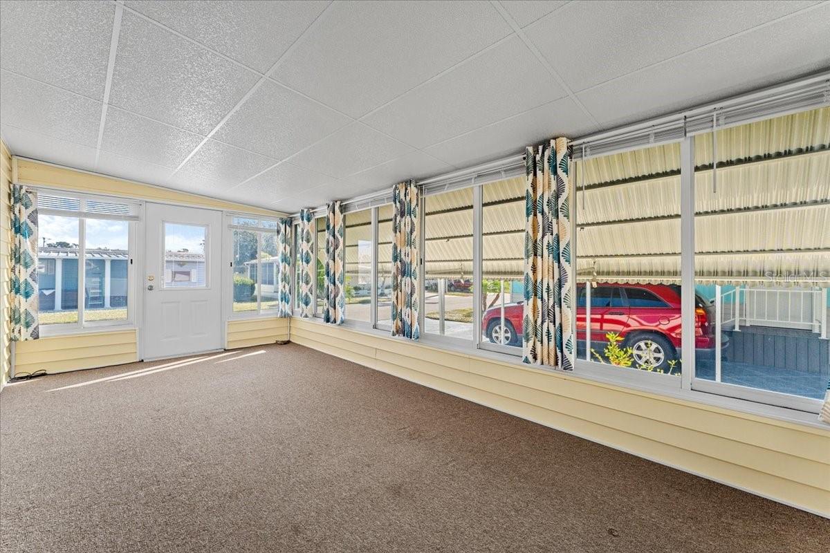 PALM LAKE ESTATES - Residential