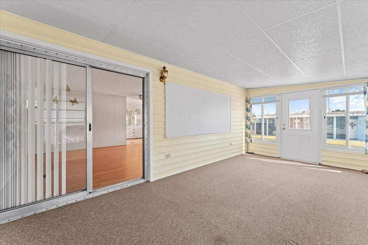 PALM LAKE ESTATES - Residential