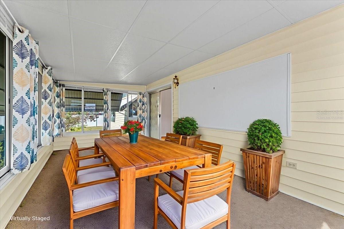 PALM LAKE ESTATES - Residential