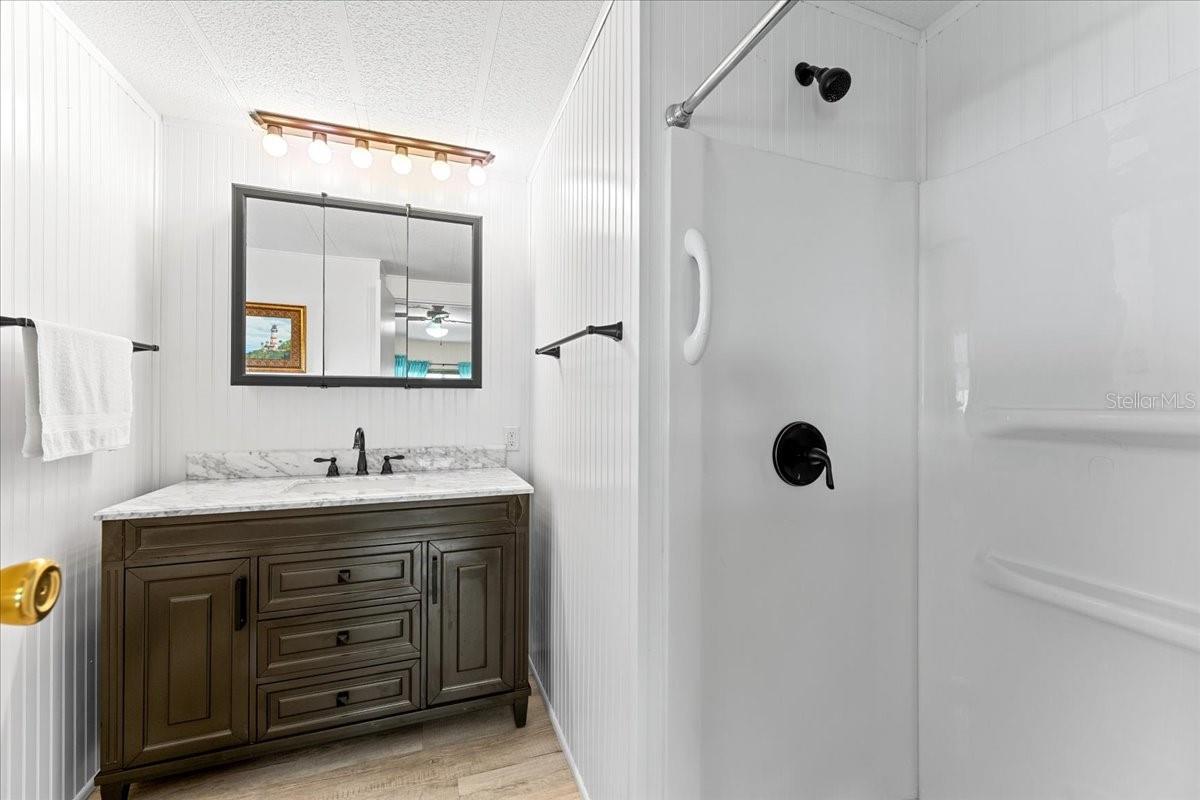 PALM LAKE ESTATES - Residential