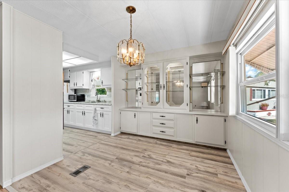 PALM LAKE ESTATES - Residential