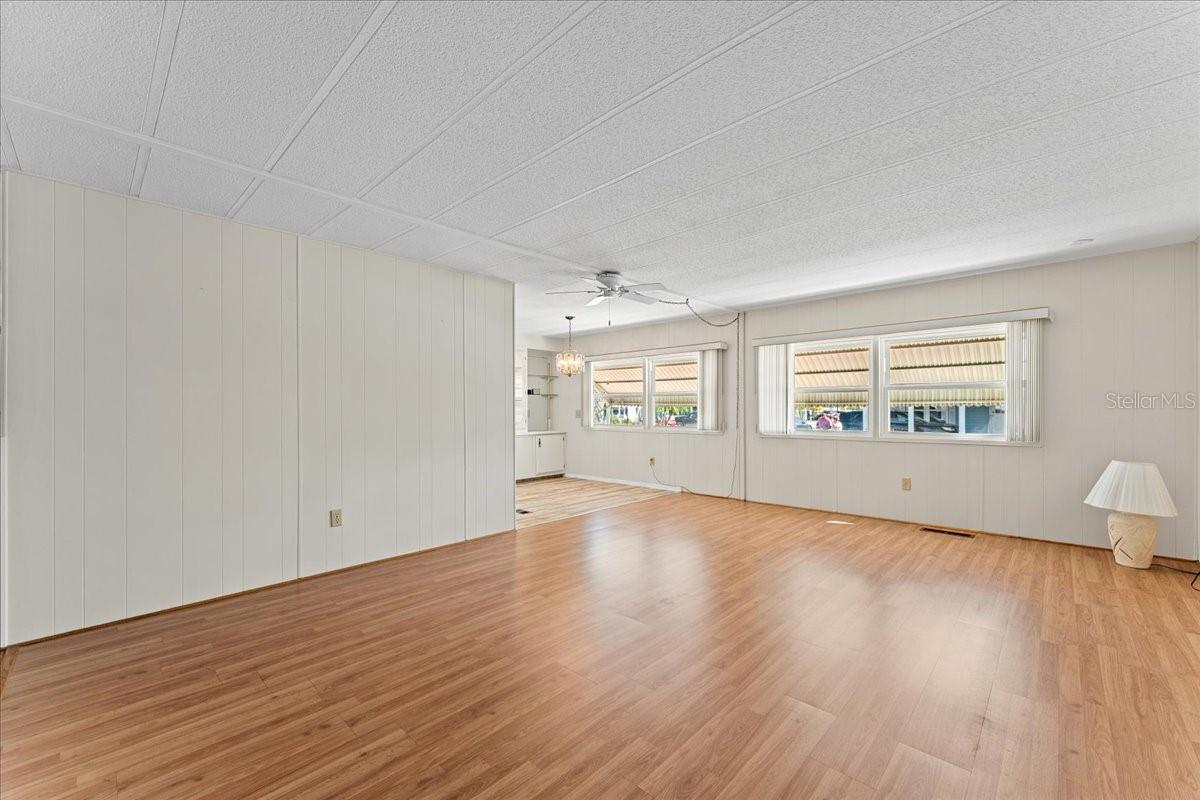 PALM LAKE ESTATES - Residential