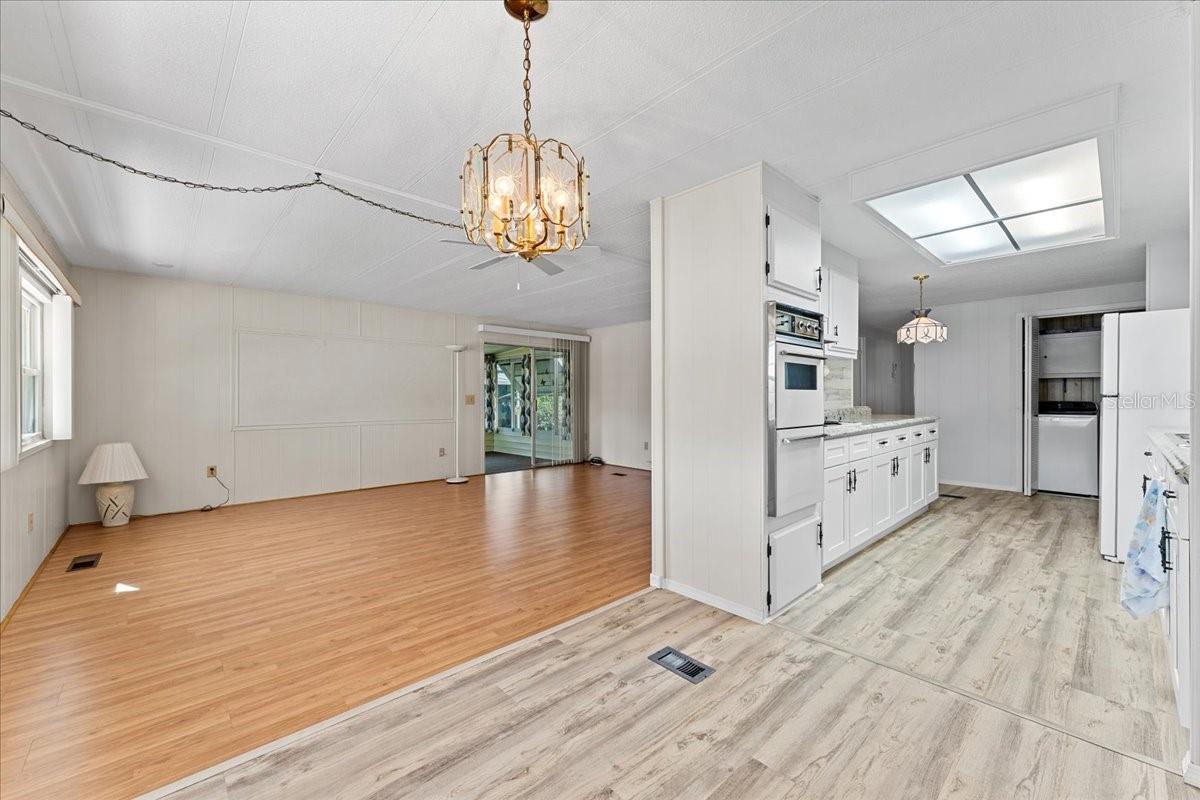 PALM LAKE ESTATES - Residential