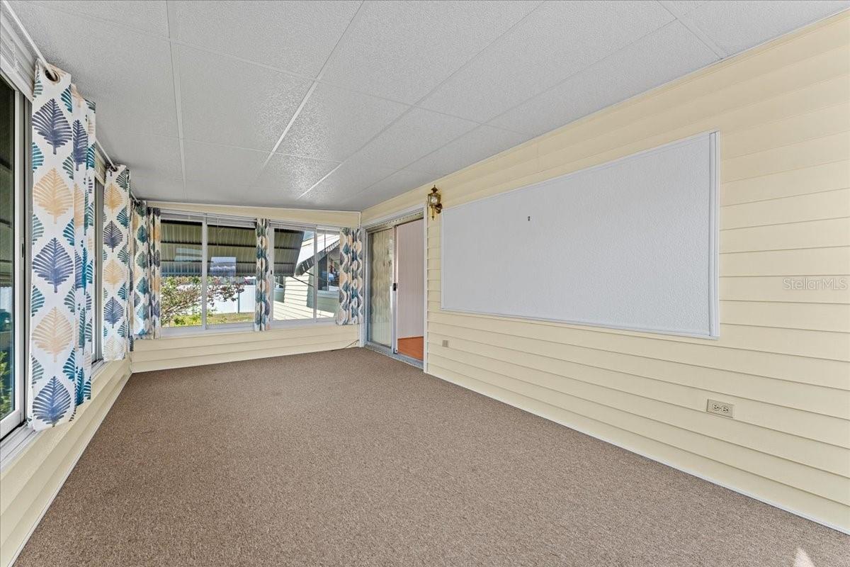 PALM LAKE ESTATES - Residential