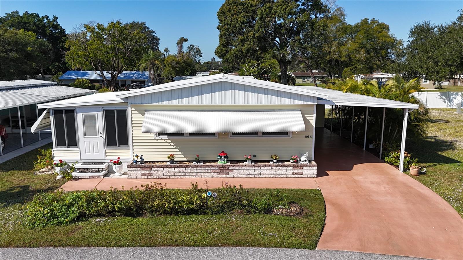 PALM LAKE ESTATES - Residential