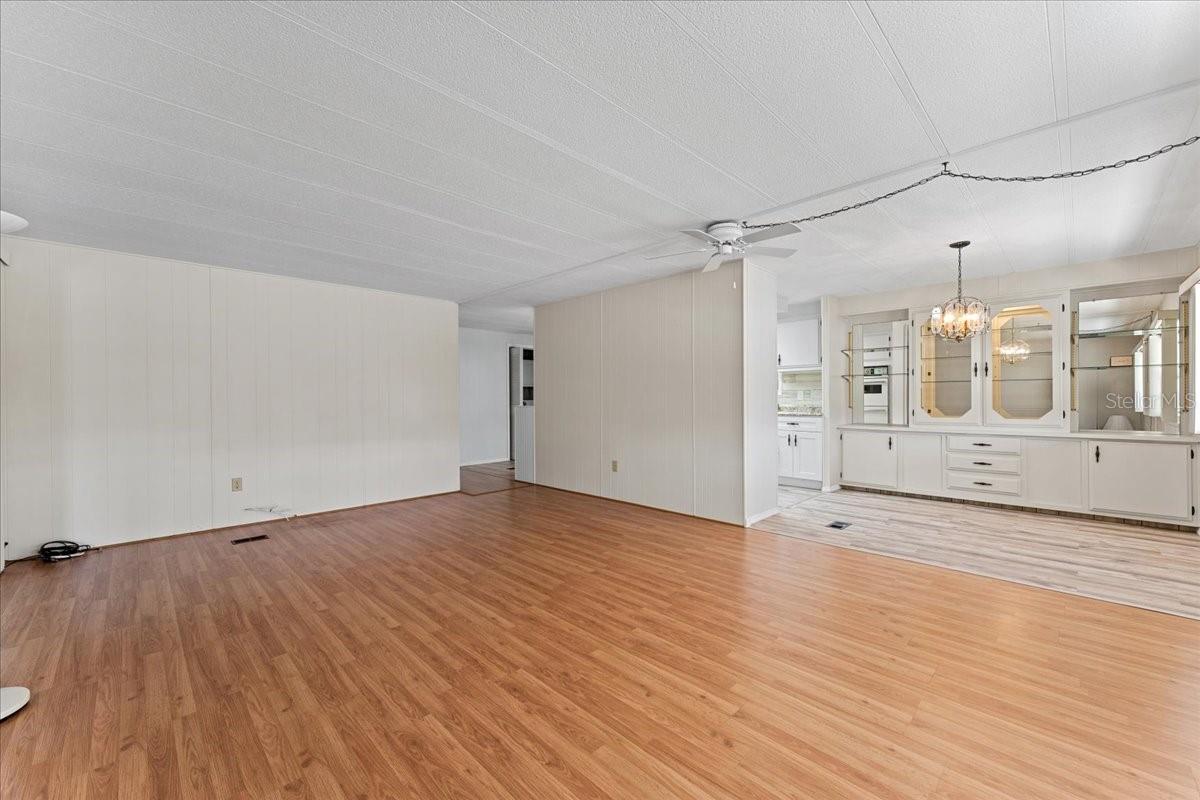 PALM LAKE ESTATES - Residential