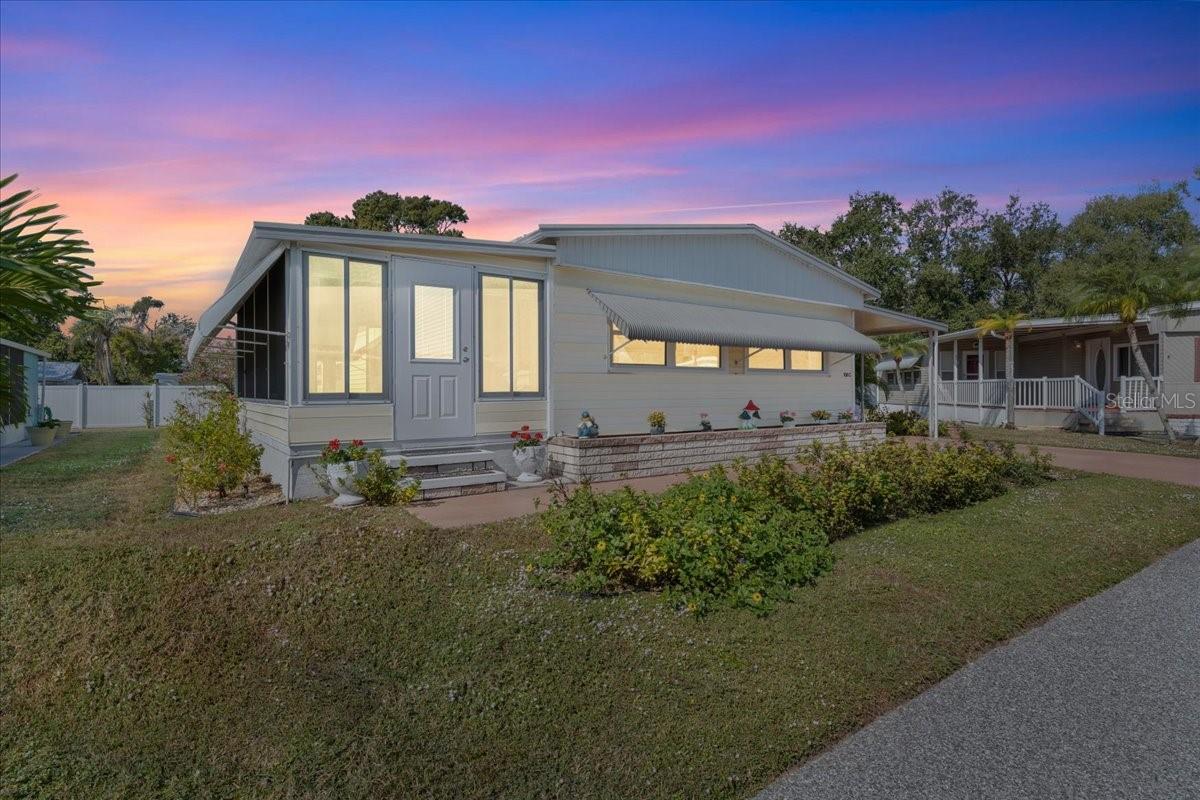 PALM LAKE ESTATES - Residential