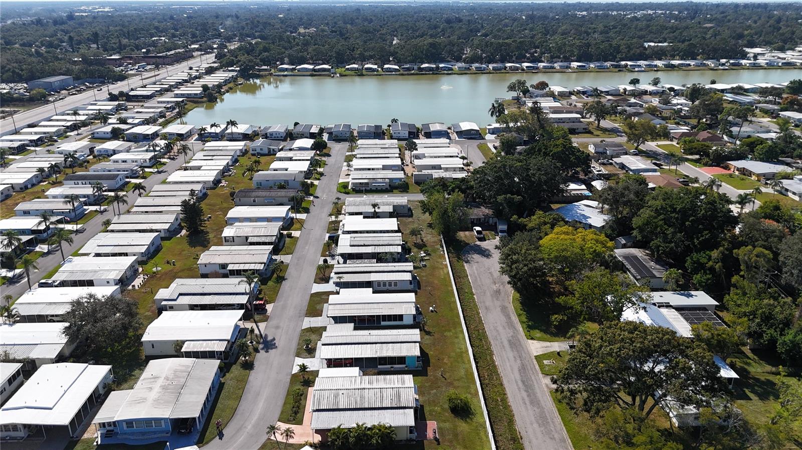 PALM LAKE ESTATES - Residential