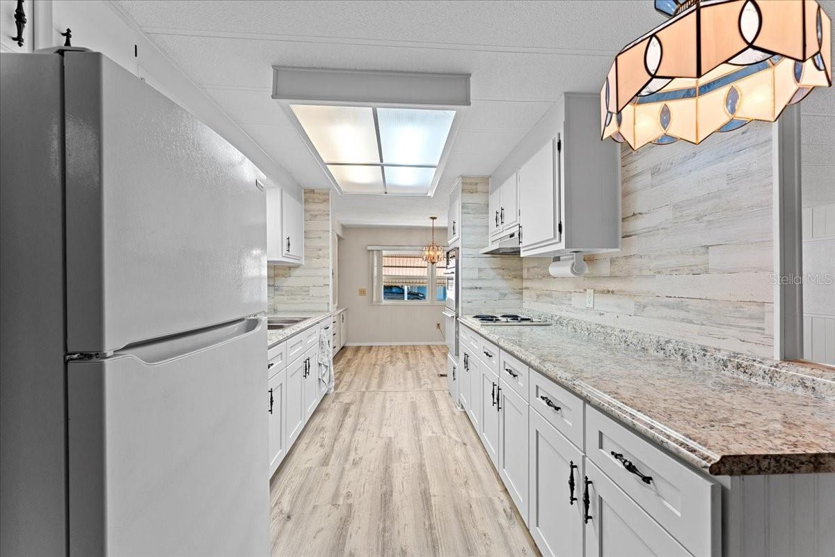 PALM LAKE ESTATES - Residential