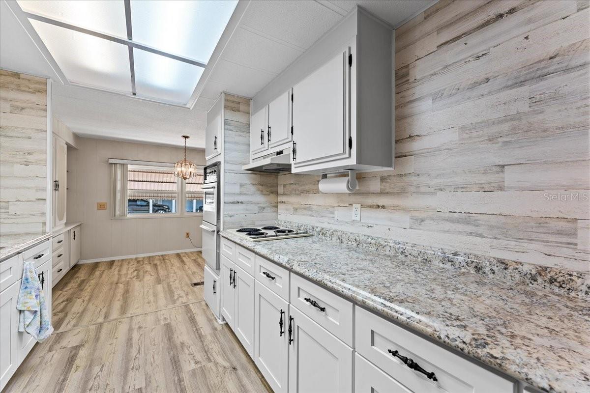 PALM LAKE ESTATES - Residential