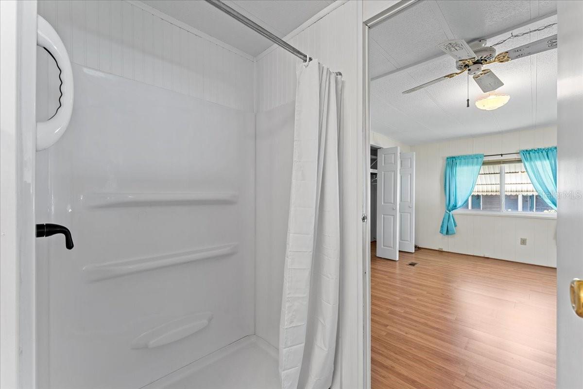 PALM LAKE ESTATES - Residential