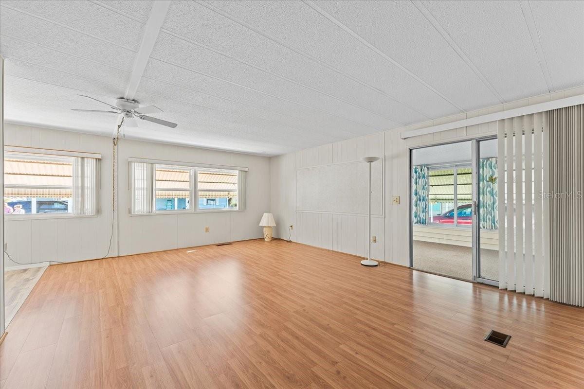 PALM LAKE ESTATES - Residential