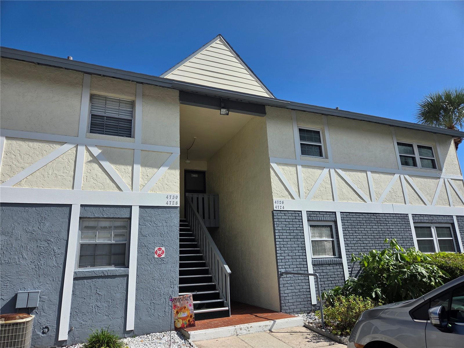 Nice 2 Bedroom and 2 Bathroom to lease, close to Walmarts, Publix and restaurants