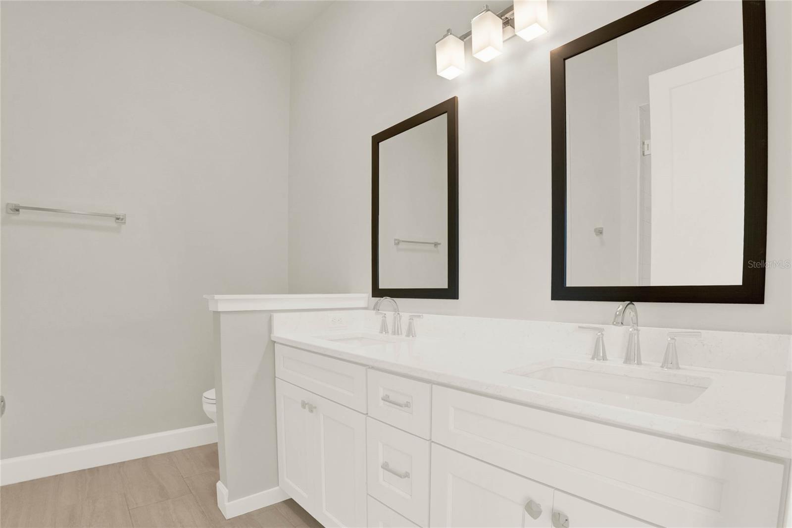 Photo 23 of 53 of 137 S PARK AVENUE townhome